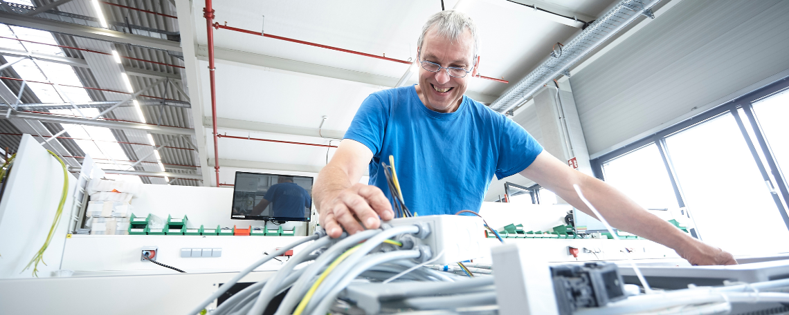 Elektriker (m/w/d) für die Abzugsfertigung, 1. Bild